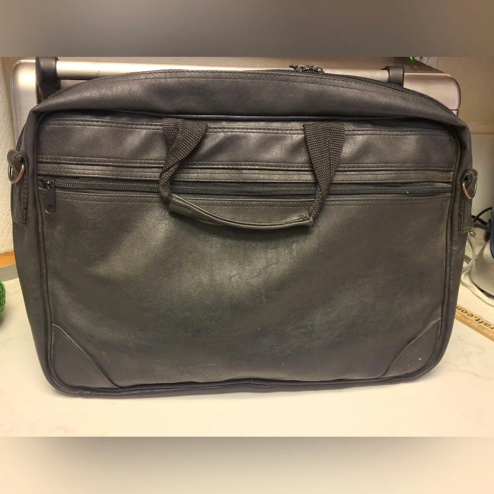 Men's Black Leather Laptop Briefcase - Classic Professional Bag